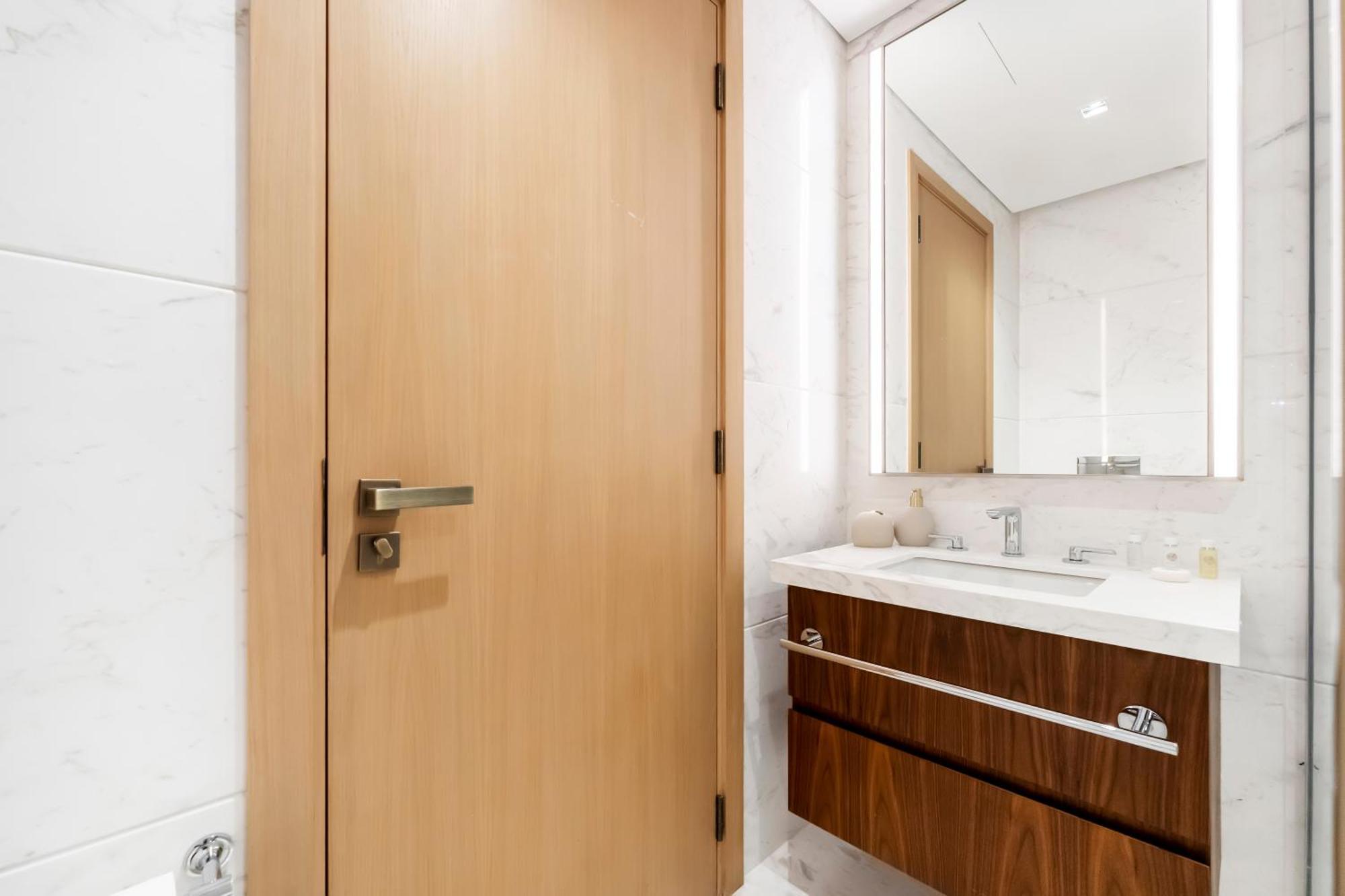 Fam Living - Rp Heights - 3 Mins Walk To Burj Khalifa & Dubai Mall Downtown Дубай Екстер'єр фото